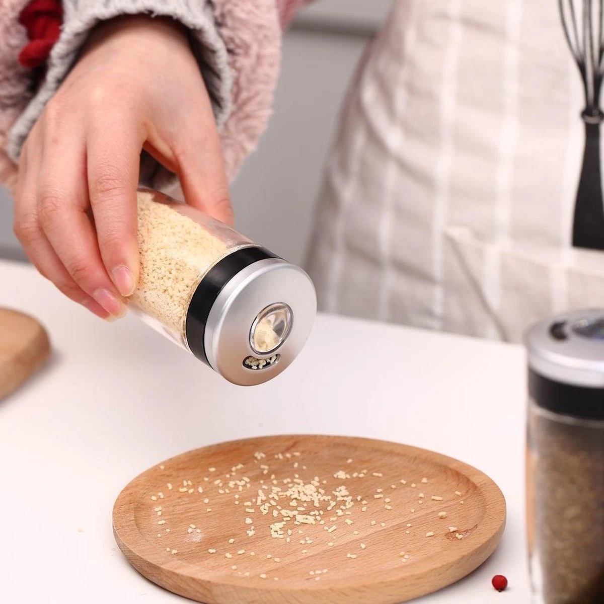 Merkloos Decopatent® Kruidenrek Incl. 16 Glazen Kruiden Potjes - Rvs Strooideksel - Staand Kruiden & Specerijen Rek - Kruidenpotjes Glas - Afbeelding 3