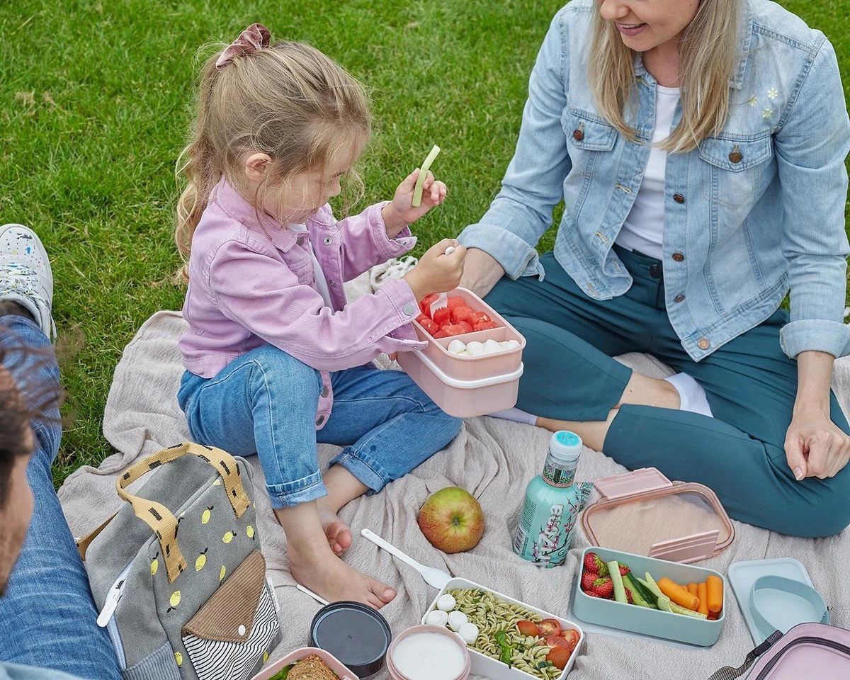 Homra Lunchbox STAQS Pink - Bento Box - 2 Laags Broodtrommel - 3 Compartimenten - Roze - Lunch To Go - Duurzaam Kunststof - BPA Vrij - 3 Vaks Lunchtrommel Voor Volwassenen - Inclusief Bestek - Magnetron, Diepvries, Vaatwasser Bestendig - Vers Houden - Afbeelding 11