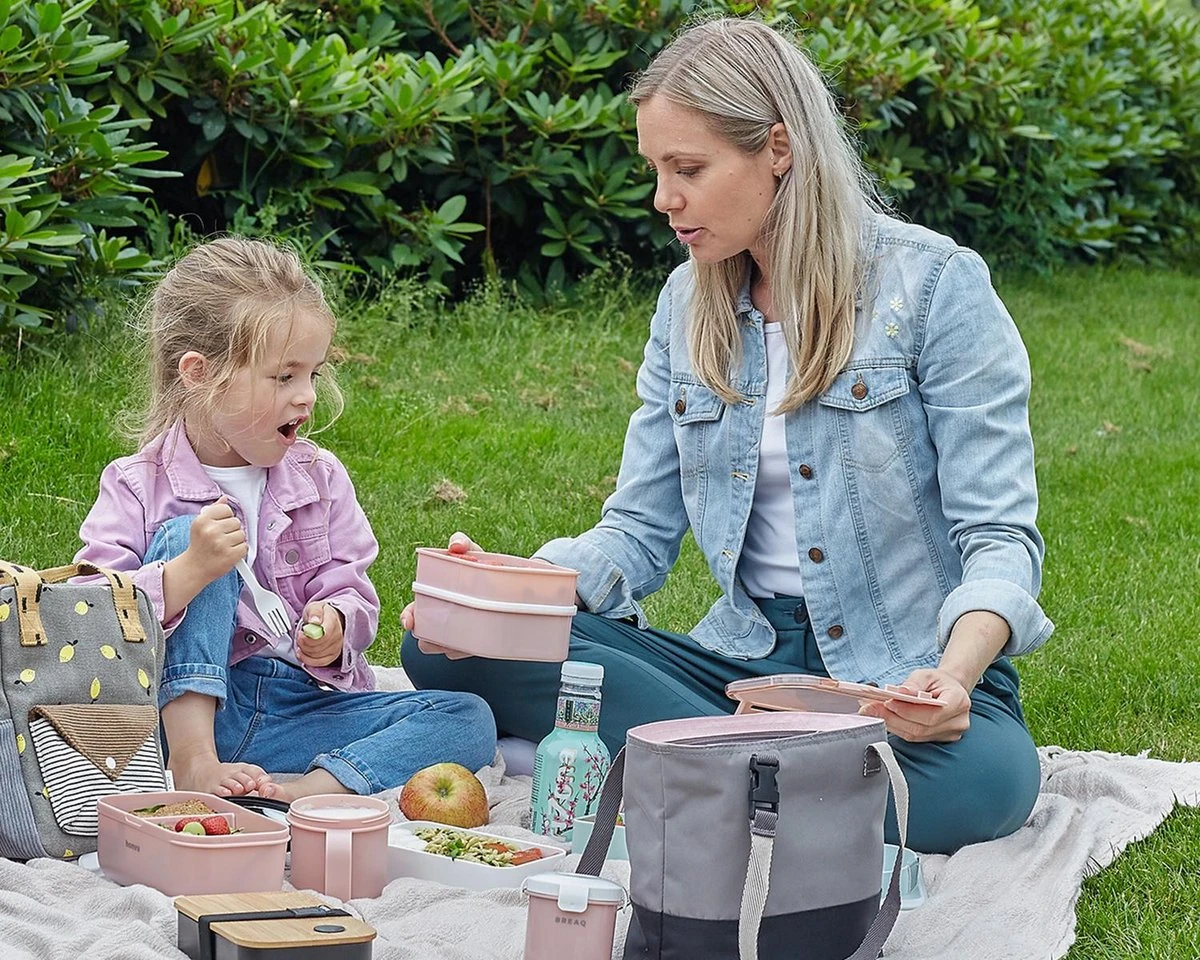 Homra Lunchbox STAQS Pink - Bento Box - 2 Laags Broodtrommel - 3 Compartimenten - Roze - Lunch To Go - Duurzaam Kunststof - BPA Vrij - 3 Vaks Lunchtrommel Voor Volwassenen - Inclusief Bestek - Magnetron, Diepvries, Vaatwasser Bestendig - Vers Houden - Afbeelding 5